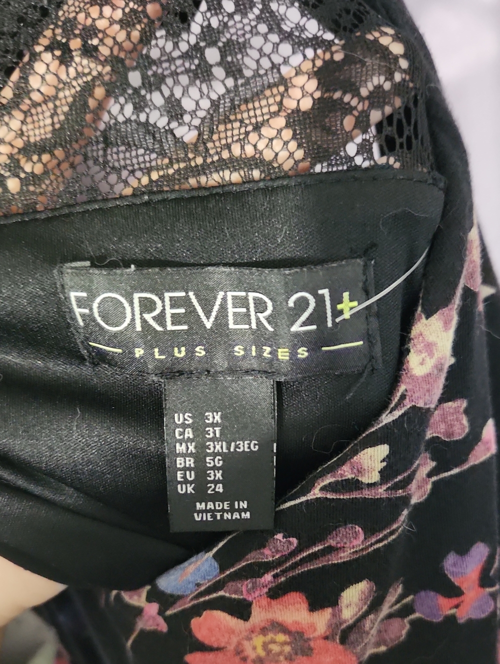 Forever 21 Black Floral Spaghetti-Strap Romper - Picture 2 of 4